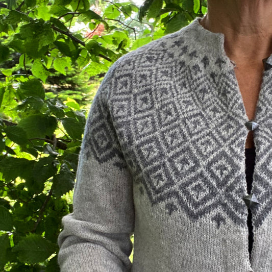 Strikkeopskrift mønsterstrik cardigan
