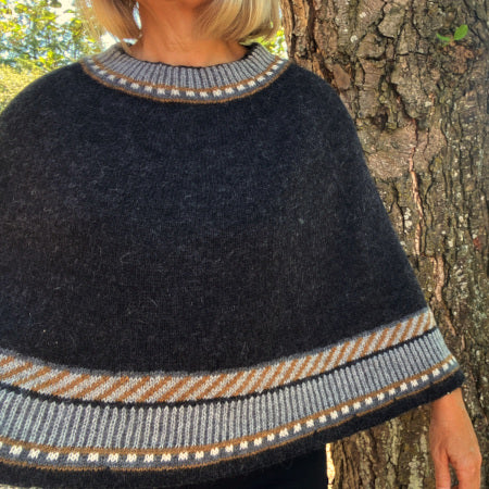 Luna Poncho Strikkeopskrift mønsterstrik
