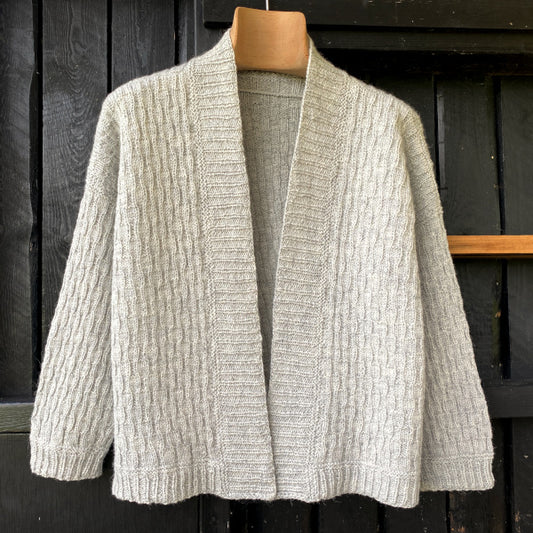 Cardigan med sjalskrave og bluse med samme mønster