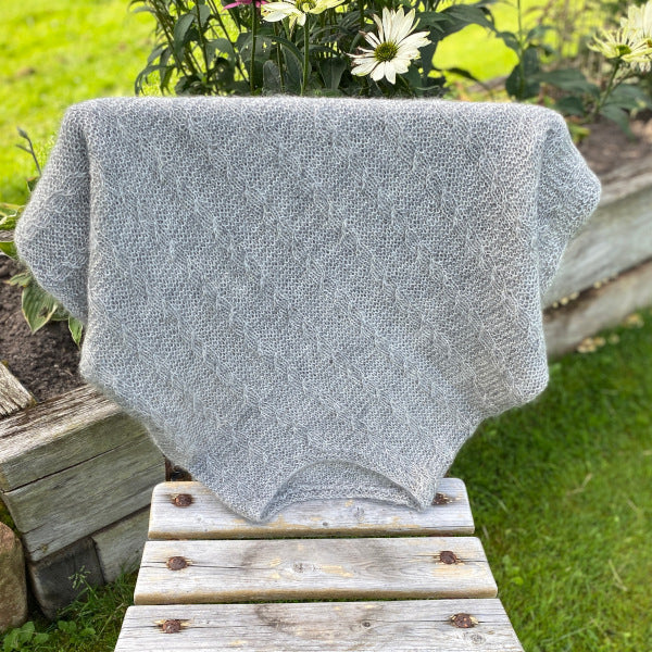 Strikket smuk poncho Elegante Ella Drops garn