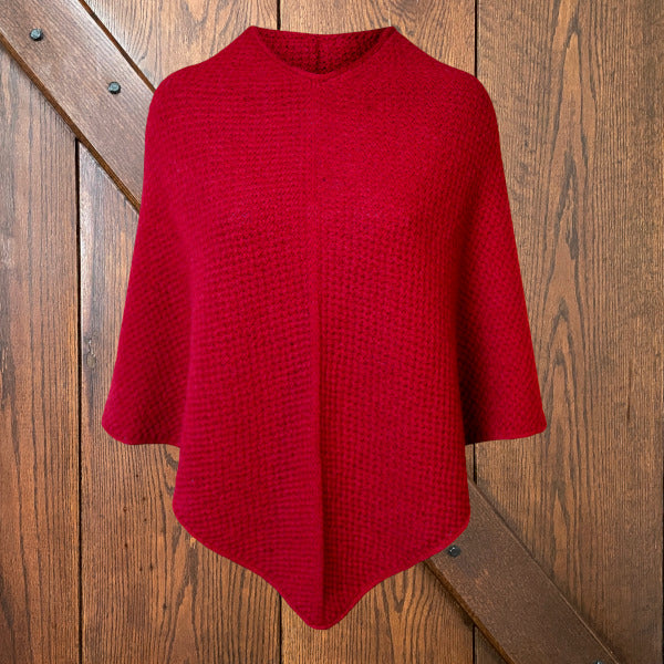 Strikkeopskrift Elegante Emma Poncho rød