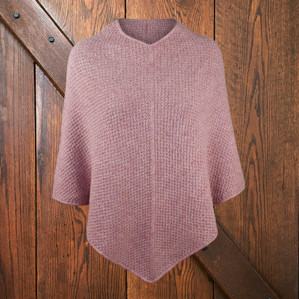 Strikkeopskrift Elegante Emma Poncho rosa
