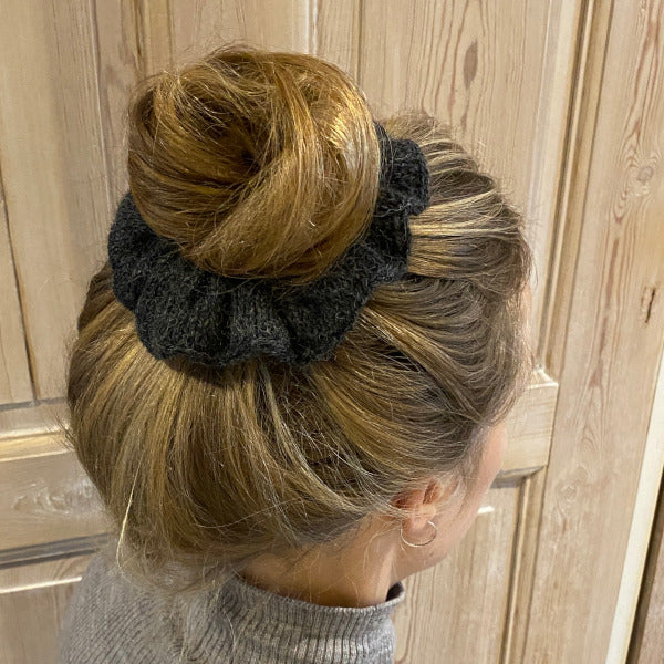 Strikkeopskrift Scrunchie Hårbånd