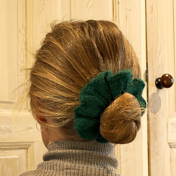 Strikkeopskrift Scrunchie Hårbånd smuk grøn farve