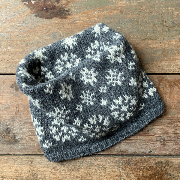 Strikkeopskrift Stjernedrys Halsedisse blød alpaca
