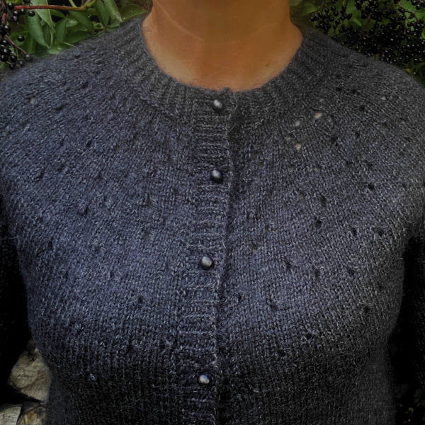 Strikkeopskrift Lineas Trøje cardigan med smukt hulmønster Hjertegarn Hjerte Fine og Silk Kid Mohair pind 4