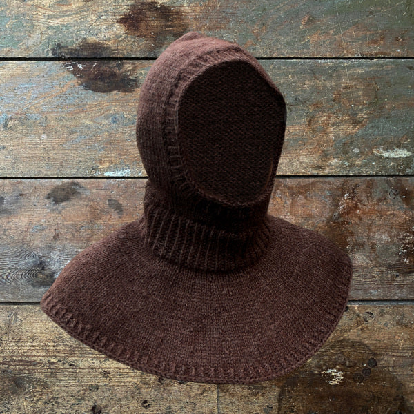 Strikkeopskrift NY Hoodie Scarf i lækkert blødt og vamset garn