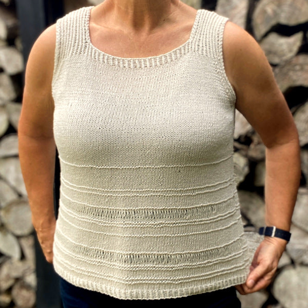 Strikkeopskrift Siri Sommertop brede stropper New Arezzo fra Hjertegarn pind 3 Sommerstrik