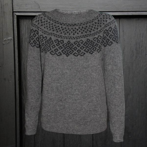 Mønsterstrik Søster Freja Slate Grey
