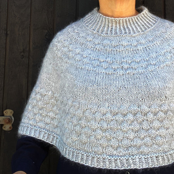 Opskrift Bobleponcho lysegrå