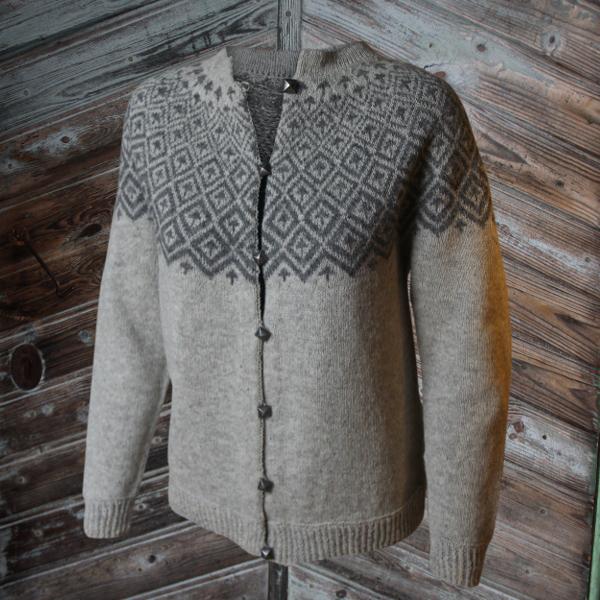 Strikkeopskrift Søster Line Supersoft cardigan