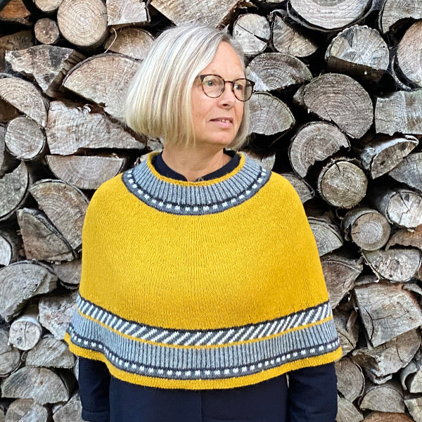 Strikkeopskrift Luna Cape Vilja Gul