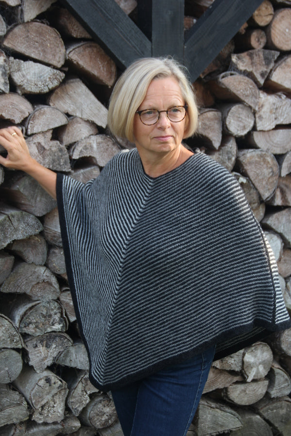 Hanne Larsen Strik Skyggetante Noble Poncho