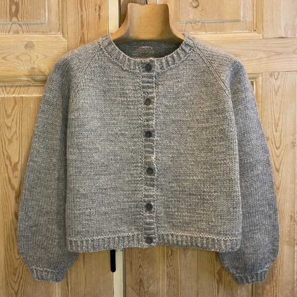 Strikkeopskrift fed chunky cardigan top down på pind 5