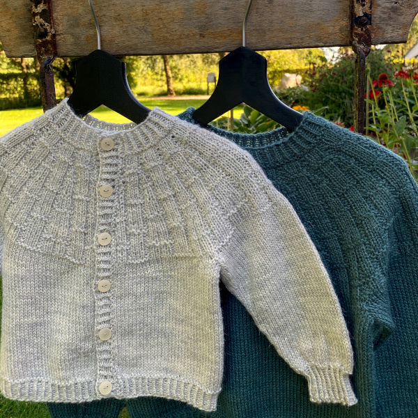 NYE Strikkeopskrift - cardigan - bluse - børnehue