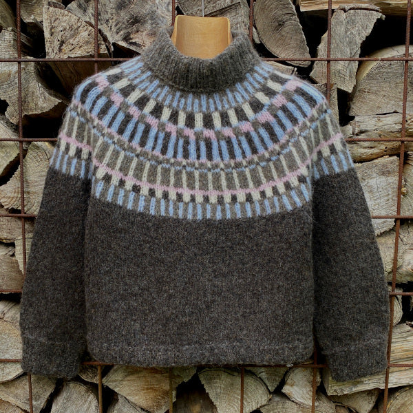 Strikkeopskrift Søster Berta vamset mønsterstrikket sweater fra garnnøgle til vamset sweater på rekordtid