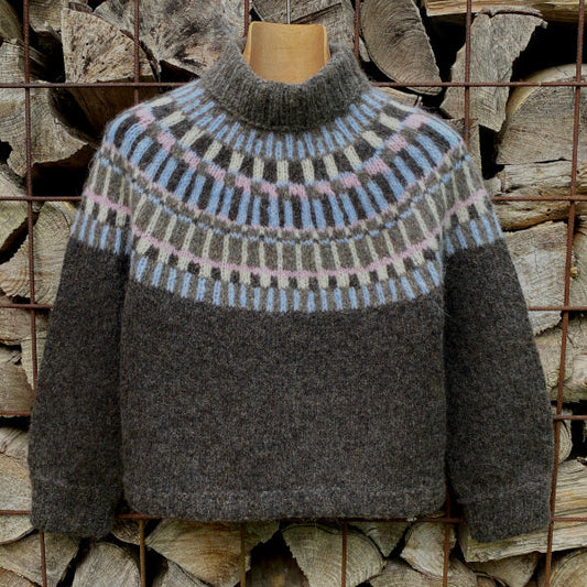 Strikkeopskrift Søster Berta vamset mønsterstrikket sweater fra garnnøgle til vamset sweater på rekordtid