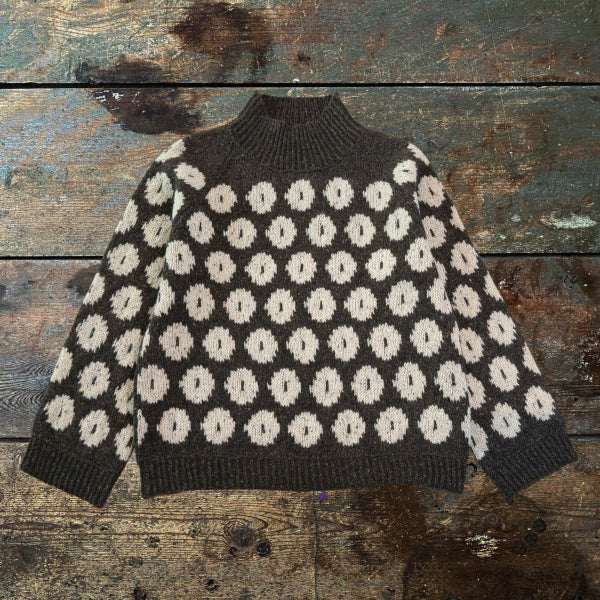 Strikkeopskrift Big Dots i DROPS Soft Tweed mix strikket på pind 4 Top Down i smuk ny mønsterstrik med store prikker dots