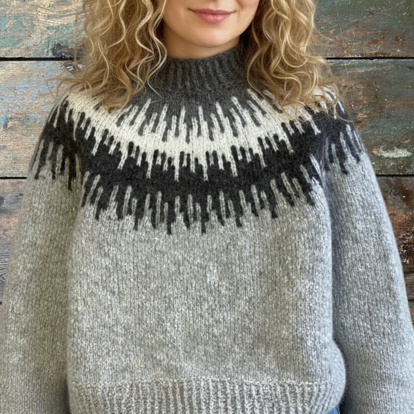 Søster Elise tyk sweater med flot mønsterstrik