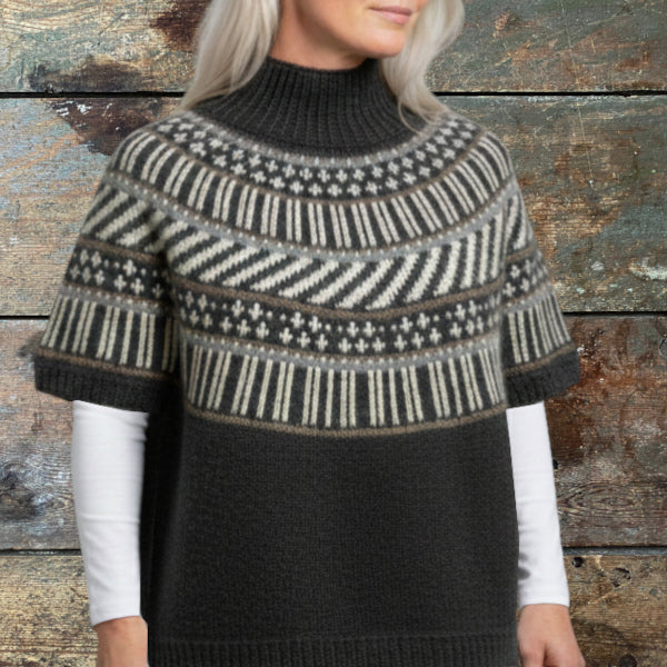 Strikkeopskrift Gunhild oversize slipover bluse med mønsterstrik