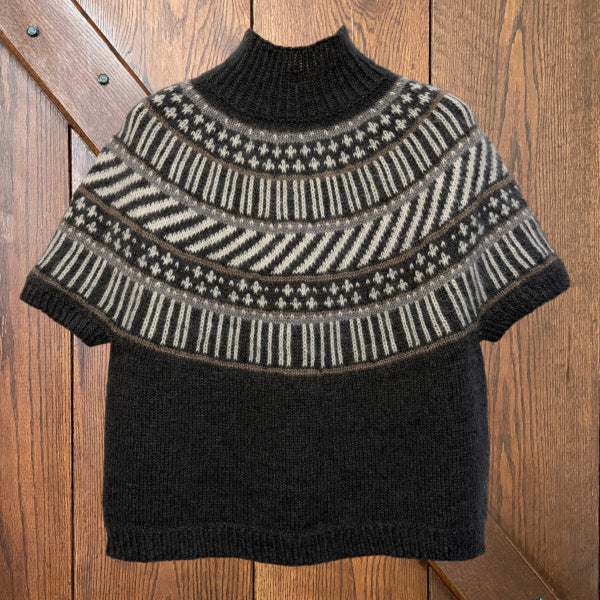 Strikkeopskrift Søster Gunhild mønsterstrikket oversize sweater bluse til damer i lækker super blød uld og silk kid mohair strikket på pind 4 i garn fra Hjertegarn