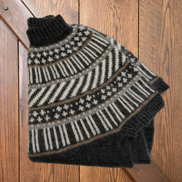 Strikkeopskrift Søster Gunhild mønsterstrikket oversize sweater bluse til damer i lækker super blød uld og silk kid mohair strikket på pind 4 top down i garn fra Hjertegarn