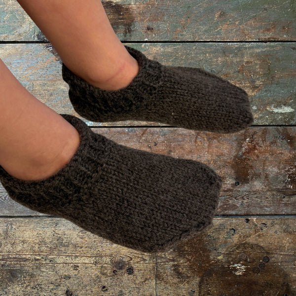 Strikkede letfiltede hjemmefutter til børn i 11 størrelser fra 20-21 til 35. Strikket i Lima 100% Uld fra Hjertegarn. Letfiltet i vaskemaskine