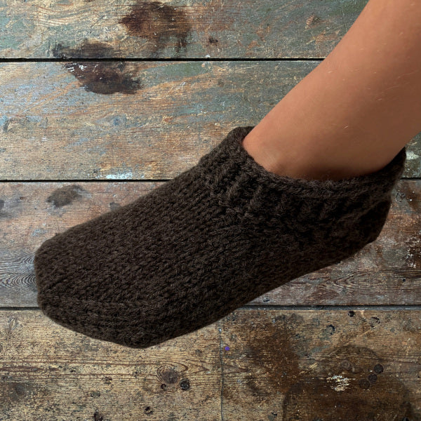 Strikkede letfiltede hjemmefutter til børn i 11 størrelser fra 20-21 til 35. Strikket i Lima 100% Uld fra Hjertegarn. Filtet i vaskemaskine. Minimalt garnforbrug