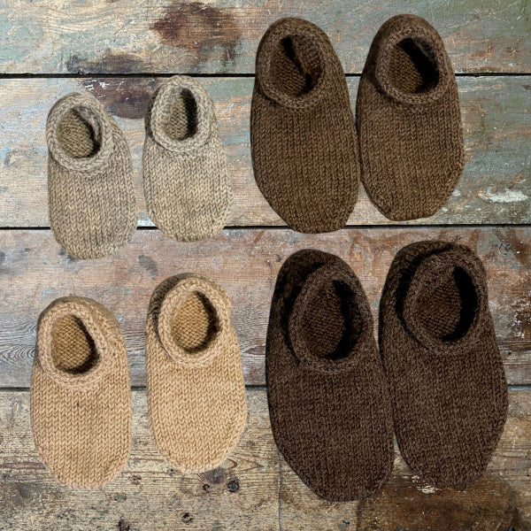 Strikkede letfiltede hjemmefutter til børn i 11 størrelser fra 20-21 til 35. Strikket i Lima 100% Uld fra Hjertegarn. Filtet i vaskemaskine