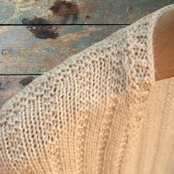 Strikkeopskrift Iduns Trøje basis cardigan i fint ribmønster let garn pind 3½ New Arezzo og tynd alpaca 400 sommertrøje