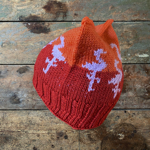 Strikkeopskrift Lille Flamingo børnehue Strikket børnehue mønsterstrik Vital fra Hjertegarn Elastisk Børnehue