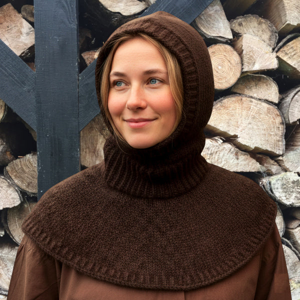 Strikkeopskrift Hoodie Scarf i lækkert blødt og vamset garn fra Hjertegarn