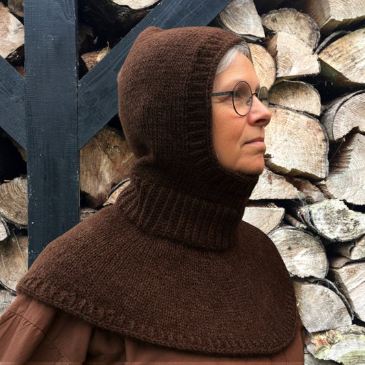 Strikkeopskrift Hoodie Scarf i lækkert blødt og vamset garn