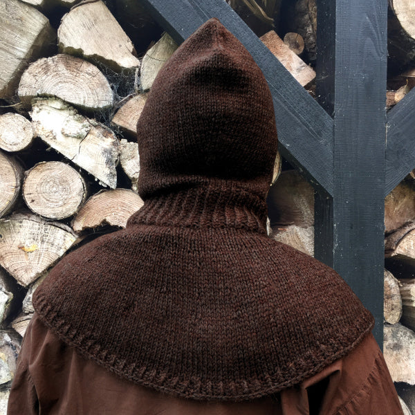 Strikkeopskrift Hooded Scarf i lækkert blødt og vamset garn