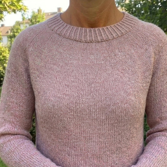 Strikkeopskrift ENKEL rundt bærestykke høj rib i halsudskæringen
