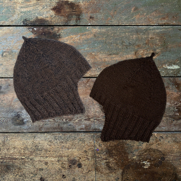 Strikkepskrift Majas Hue strikket på pind 4 i 2 tråde strømpegarn fra Hjertegarn eller Highlands Uld og Silk Kid Mohair