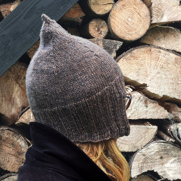 Strikkepskrift Majas Hue strikket på pind 4 i 2 tråde strømpegarn fra Hjertegarn eller Highlands Uld og Silk Kid Mohair fint meleret farvespil