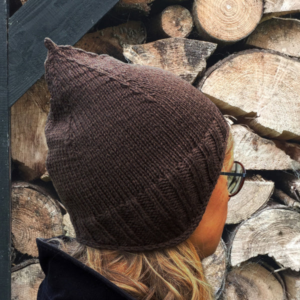 Strikkeopskrift Majses Hue strikket i 2 tråde strømpegarn. Hue, der sidder godt på hovedet. 2 tråde Armonia fra Hjertegarn