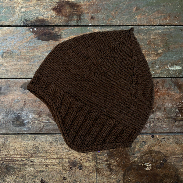 Strikkeopskrift Majses Hue strikket i 2 tråde strømpegarn, der kan maskinvaskes. Hue, der sidder godt på hovedet. Hjerte Fine og Lana Cotton 212 fra Hjertegarn