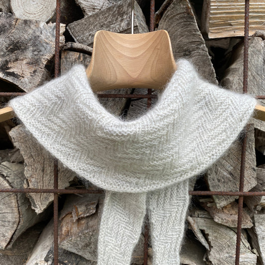 Strikkeopskrift Maries Tørklæde Scarf Kort Tørklæde smukt reliefmønster Hjertegarn Hjerte Fine Silk Kid Mohair