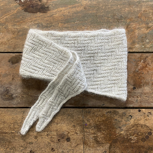 Strikkeopskrift Maries Tørklæde Scarf Kort Tørklæde smukt reliefmønster Hjertegarn Hjerte Fine 