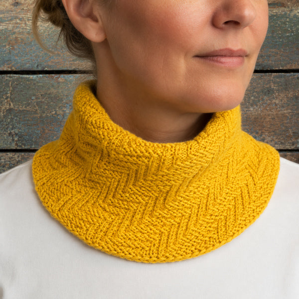 Strikkeopskrift Maries Tørklæde tynd uld / bomuld strukturmønster på pind 3 scarf kort tørklæde