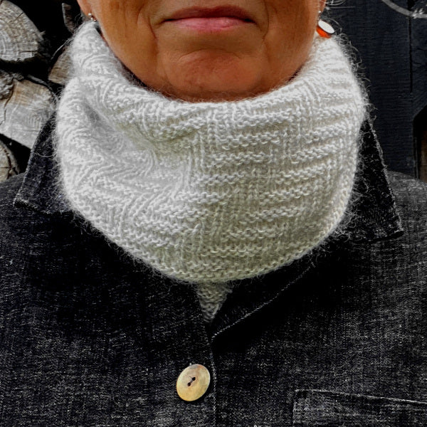 Strikkeopskrift Maries Tørklæde Scarf Kort Tørklæde Hjertegarn Hjerte Fine Silk Kid Mohair Reliefmønster