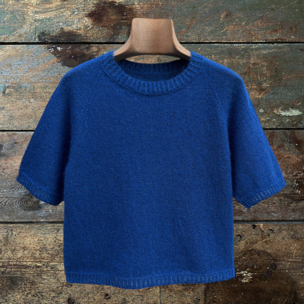 Strikkeopskrift Silje Sommer bluse med kort bredt ærme blød tynd alpaca og silk kid mohair strikket Top Down