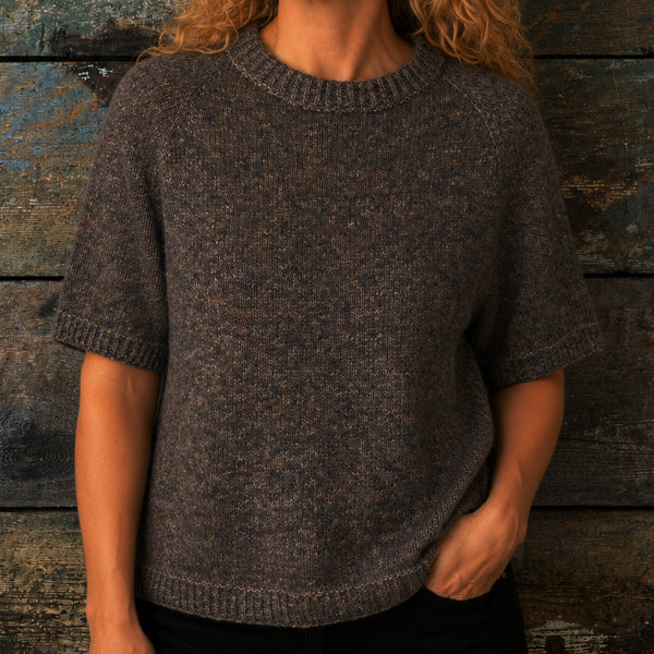 Strikkeopskrift Silje bredt ærme florlet strik tynd alpaca og silk kid mohair brun og grå
