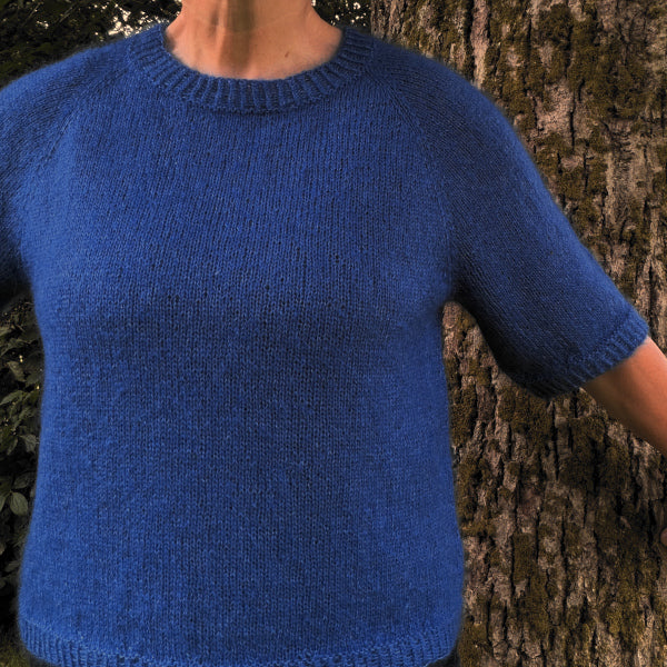Strikket bluse i florlet garn Siljes bluse med bredt kort ærme raglan sommerbluse cobolt blå