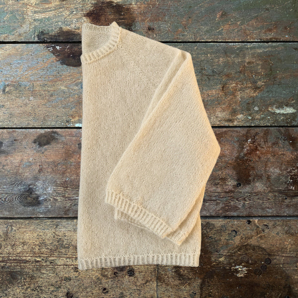 Silje florlet bluse med bredt trekvart ærme tynd alpaca og silk kid mohair pind 3½ top down alpaca 400 super let