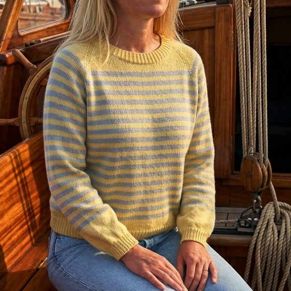 Strikkeopskrift sømandsstribet bluse klassiske lyse farver i blødt garn All Seasons uld / bomulds garn pind 3 top down strik i striber