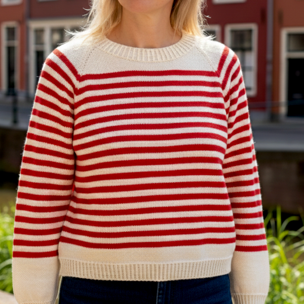 Strikkeopskrift Sømandsstribet Bluse strikke bluse til damer i mange størrelser blødt garn 50% uld 50% bomuld Lana Cotton 212 rød og hvid stribet