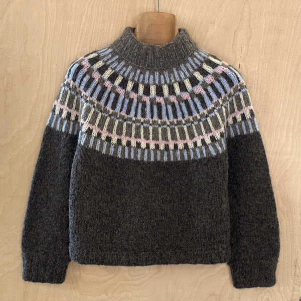 Strikkeopskrift Sweater i Børstet Uld strikket på pind 6 skøn mønsterstrik til damer i Hjertegarn strikket Top Down